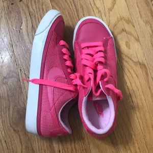 Lightly worn hot pink nike shoes